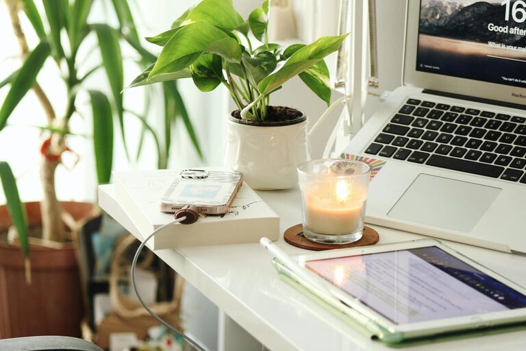 How to Create a Cozy and Productive Home Office Space